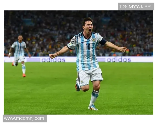 法国足球明星鸡冠头的传奇人生与球场风采揭秘 法国足球明星鸡冠头的传奇人生与球场风采揭秘