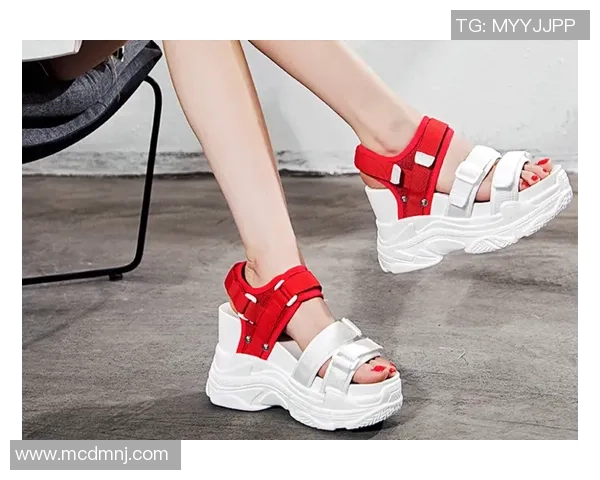 足球明星亮色鞋引领时尚潮流展现个性魅力与运动风范 足球明星亮色鞋引领时尚潮流展现个性魅力与运动风范