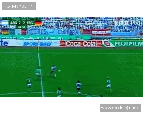 退役三字足球明星的传奇人生与赛场背后的故事